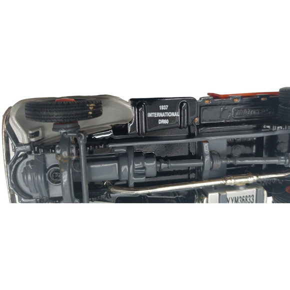 2) Matchbox Harley-Davidson 1937 International & 1941 Chevrolet Pickup + Engines - Picture 14 of 16